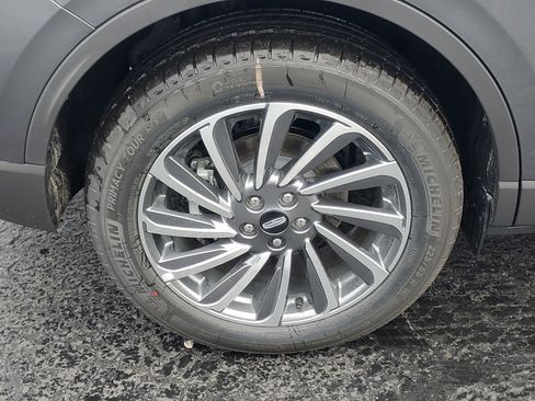 New 2025 Lincoln Corsair Reserve w/ Equipment Group 202A image 5