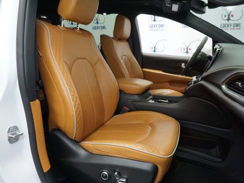 Used 2022 Chrysler Pacifica Pinnacle image 18