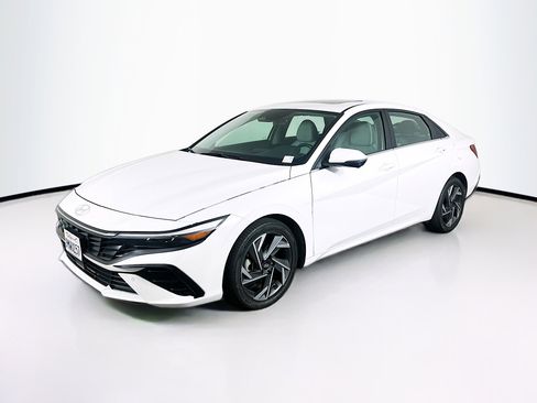 Used 2024 Hyundai Elantra Limited FWD image 3