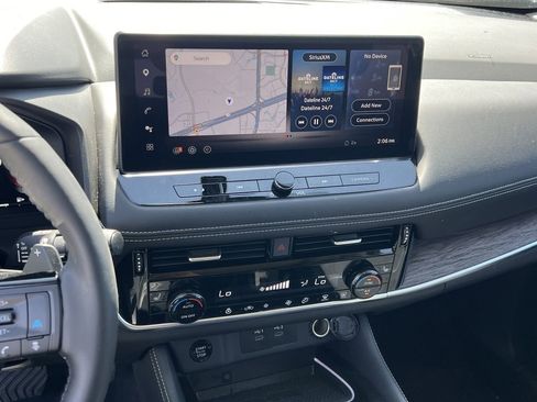 Certified 2025 Nissan Rogue Platinum image 8