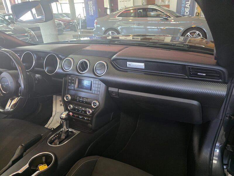Used 2019 Ford Mustang Convertible RWD image 15