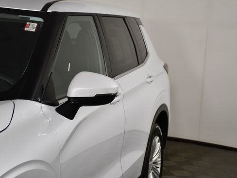 Used 2024 Mitsubishi Outlander ES AWD/4WD image 13