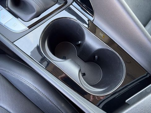 Certified 2025 Hyundai Elantra Limited FWD image 23