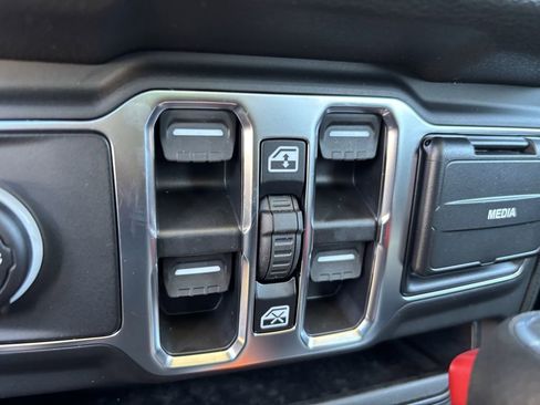 New 2026 Jeep Gladiator Sport image 18