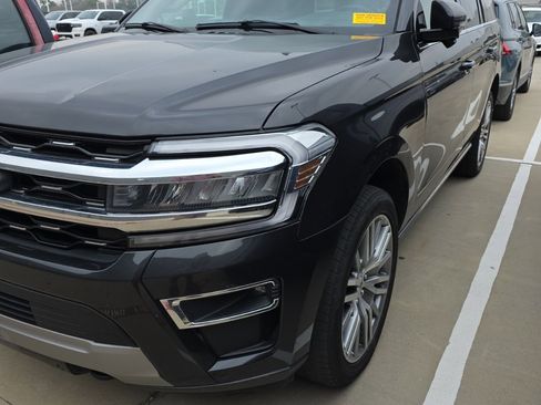 Used 2023 Ford Expedition Limited image 2