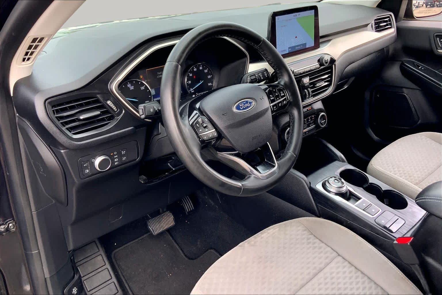 Used 2021 Ford Escape SE w/ SE Sport Appearance Package FWD image 17