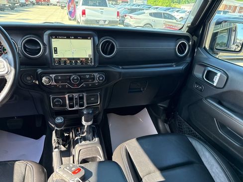 Used 2018 Jeep Wrangler Unlimited Sahara AWD/4WD image 10