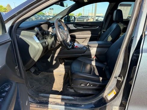 Used 2020 Cadillac XT5 Premium Luxury AWD/4WD image 2
