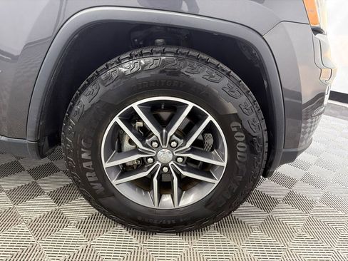 Used 2018 Jeep Grand Cherokee Limited image 13