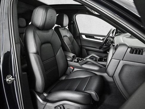 Used 2025 Porsche Cayenne Coupe image 23