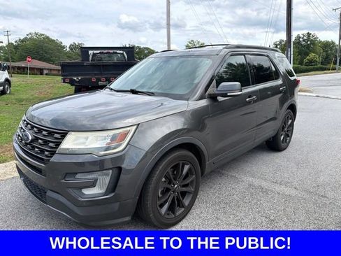 Used 2017 Ford Explorer XLT w/ Equipment Group 202A AWD/4WD image 1
