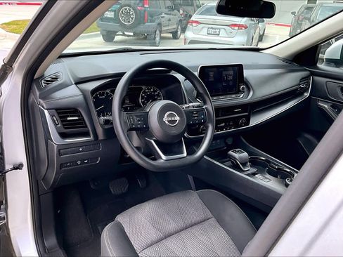 Used 2024 Nissan Rogue SV AWD/4WD image 17
