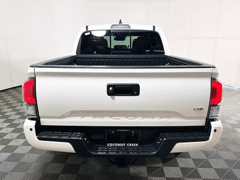 Used 2022 Toyota Tacoma Limited RWD image 4