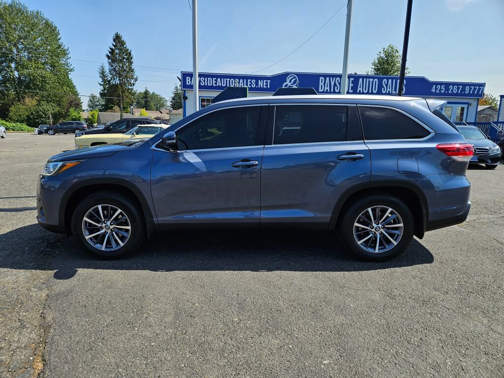Used 2019 Toyota Highlander XLE AWD/4WD image 2