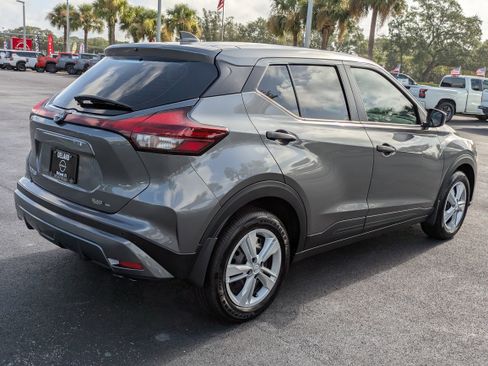 New 2025 Nissan Kicks Play S image 4