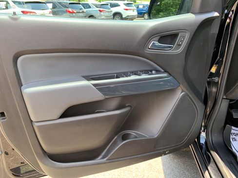 Used 2019 Chevrolet Colorado Z71 w/ Z71 Midnight Edition AWD/4WD image 11