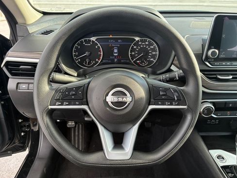 Used 2025 Nissan Altima 2.5 SV image 28