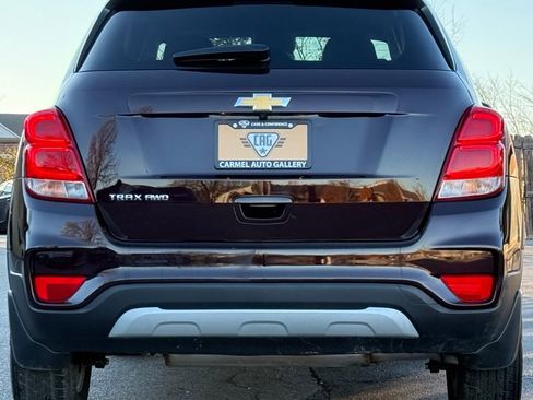 Used 2021 Chevrolet Trax LT w/ LT Convenience Package image 4