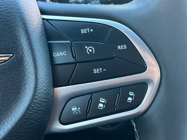 Used 2025 Chrysler Pacifica Select FWD image 22