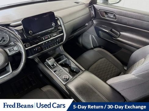 Used 2023 Nissan Pathfinder SV w/ SV Premium Package AWD/4WD image 30