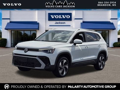 Used 2025 Volkswagen Taos SE AWD/4WD image 7