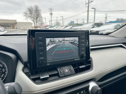 Used 2022 Toyota RAV4 XLE Premium image 32