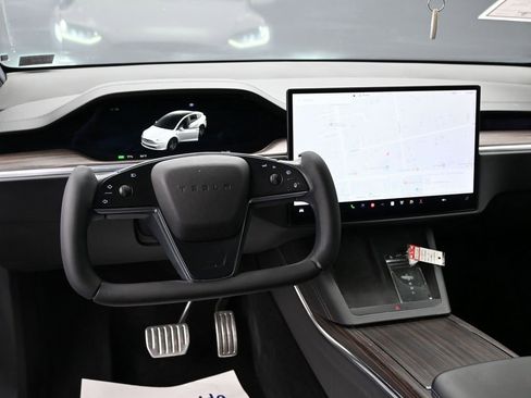 Used 2022 Tesla Model X image 36