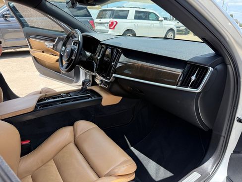 Used 2017 Volvo S90 T6 Momentum w/ Vision Package image 16