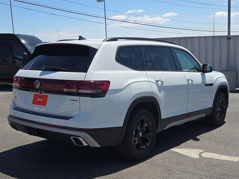 New 2025 Volkswagen Atlas Peak Edition SE image 11