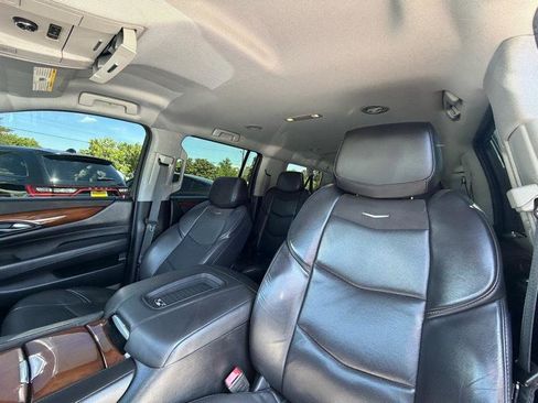 Used 2018 Cadillac Escalade ESV 2WD image 24