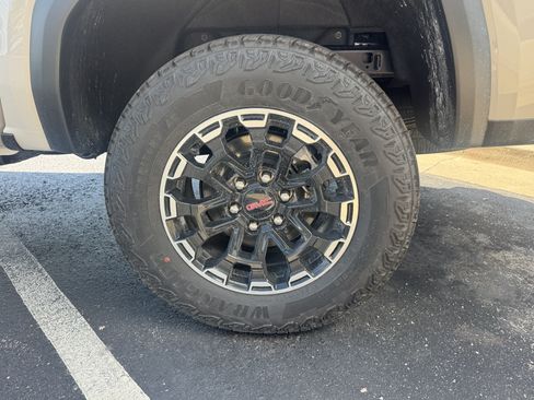 New 2026 GMC Canyon AT4 w/ Technology Plus Package AWD/4WD image 9