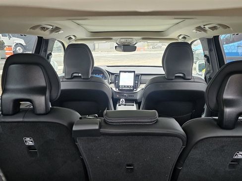 Certified 2025 Volvo XC90 T8 Ultra w/ Protection Package Premier image 8