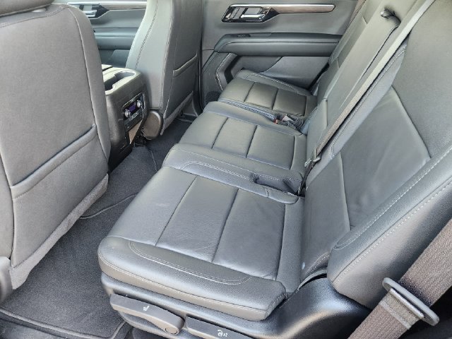 Used 2025 Chevrolet Tahoe LT AWD/4WD image 32