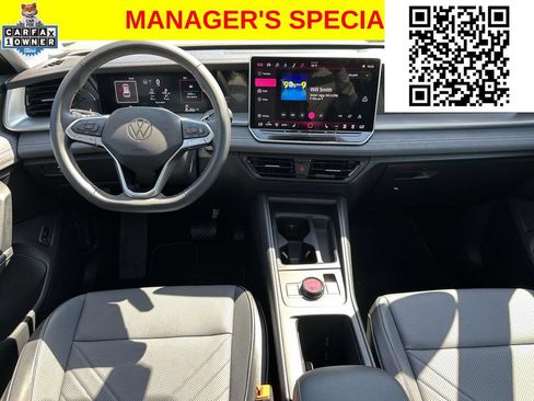 Used 2025 Volkswagen Tiguan SE w/ Panoramic Sunroof Package AWD/4WD image 12