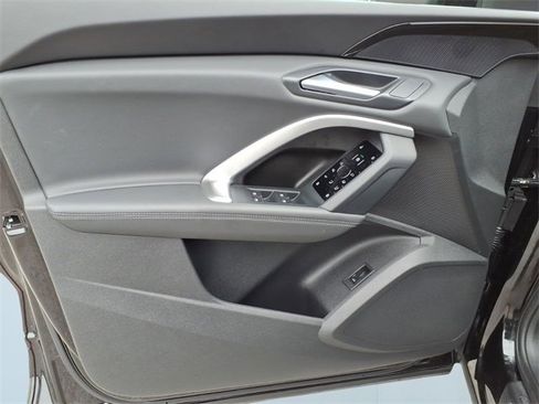 Used 2025 Audi Q5 Premium w/ Convenience Package image 11