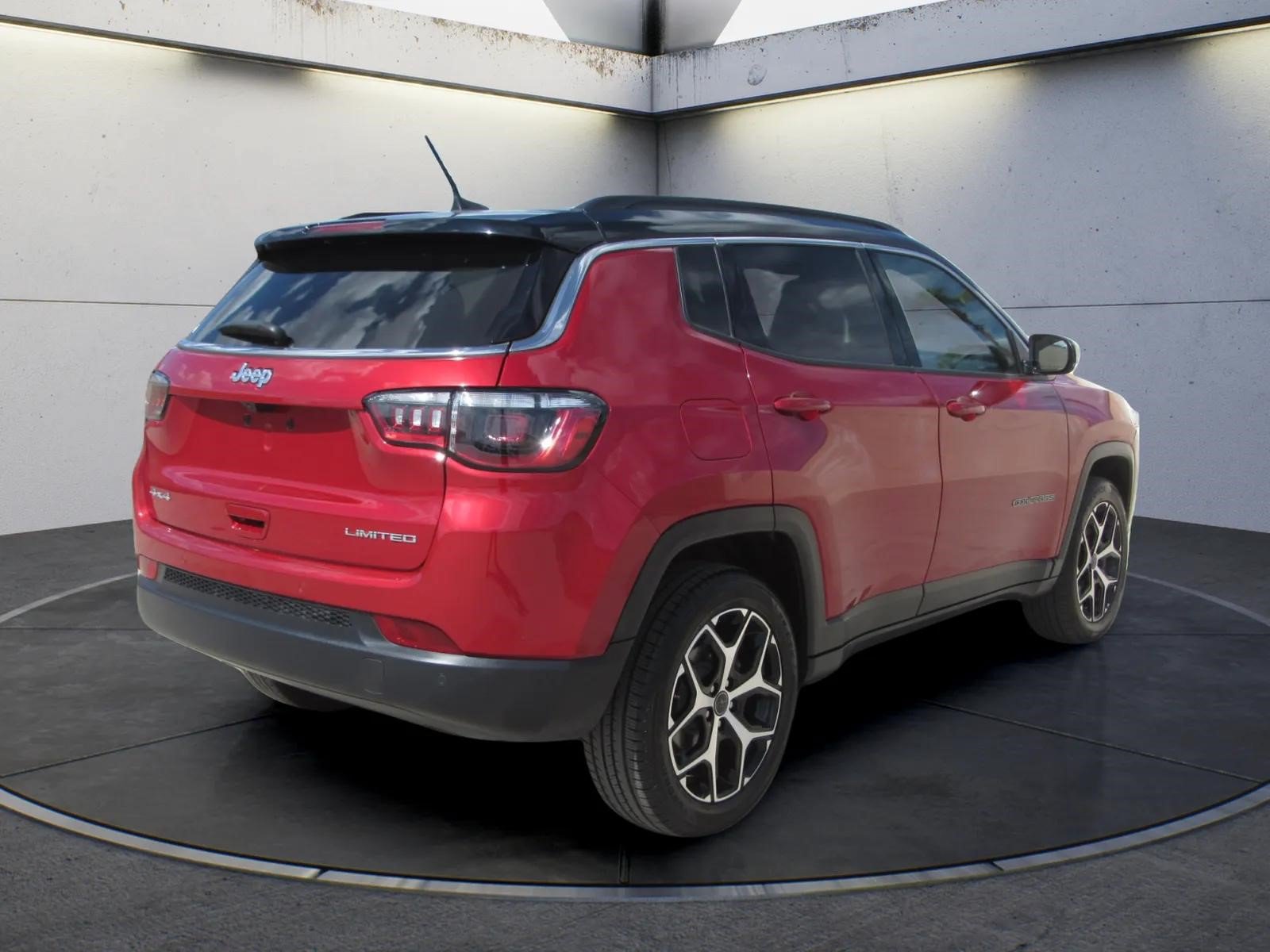 Used 2025 Jeep Compass Limited AWD/4WD image 5