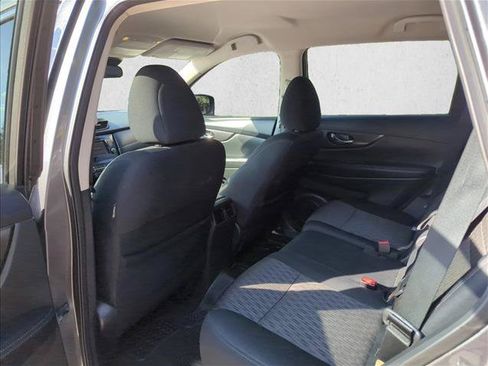 Used 2019 Nissan Rogue SV AWD/4WD image 17