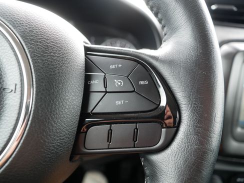 Used 2020 Jeep Renegade Altitude AWD/4WD image 29
