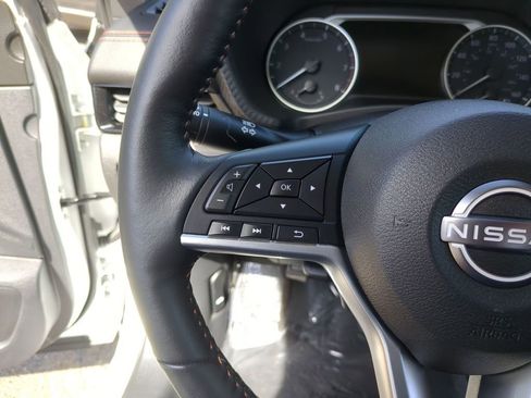 Used 2025 Nissan Sentra SR w/ SR Premium Package image 17