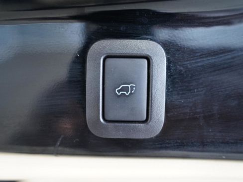 Used 2019 Toyota Highlander XLE image 37