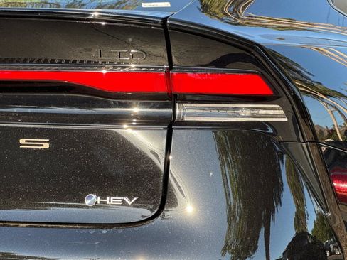 New 2027 Toyota Prius Limited FWD image 33