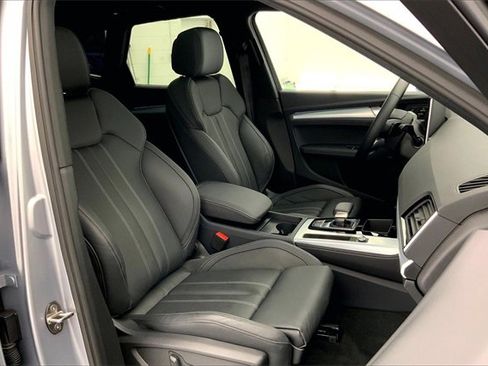 Certified 2025 Audi Q5 2.0T Premium Plus image 7