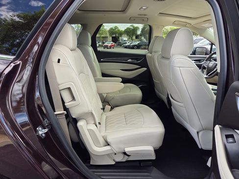 Used 2022 Buick Enclave Avenir w/ Avenir Technology Package image 21