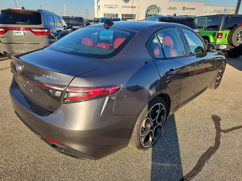 Used 2024 Alfa Romeo Giulia Veloce image 7