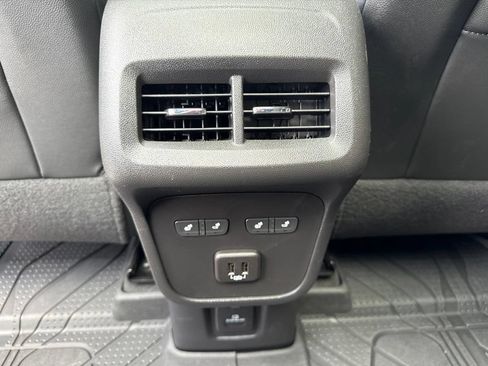 Used 2023 Chevrolet Equinox Premier FWD image 26
