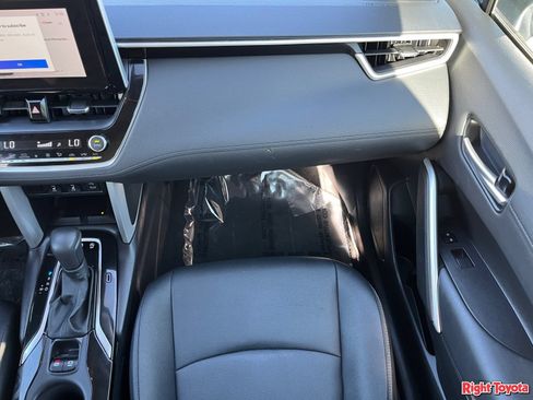 Certified 2025 Toyota Corolla Cross XLE AWD/4WD image 19