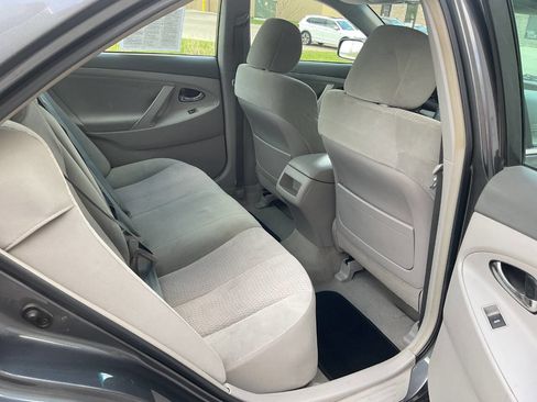 Used 2011 Toyota Camry LE FWD image 31