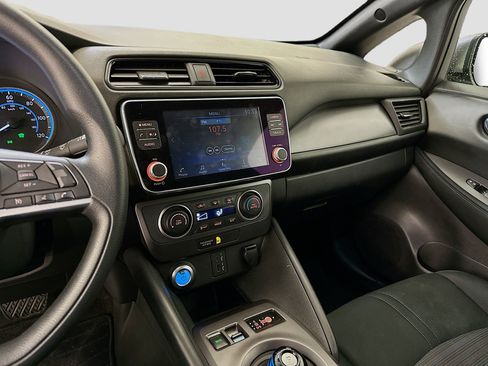 Used 2025 Nissan Leaf S image 25