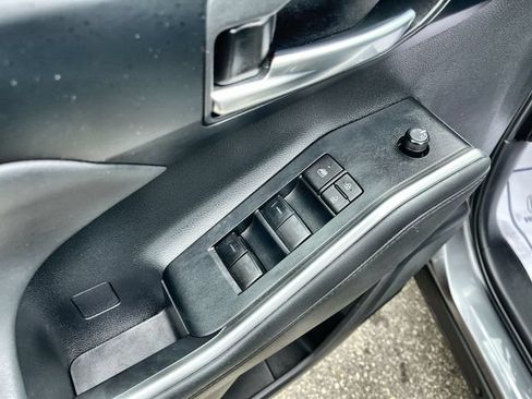 Used 2022 Toyota Highlander XLE AWD/4WD image 17