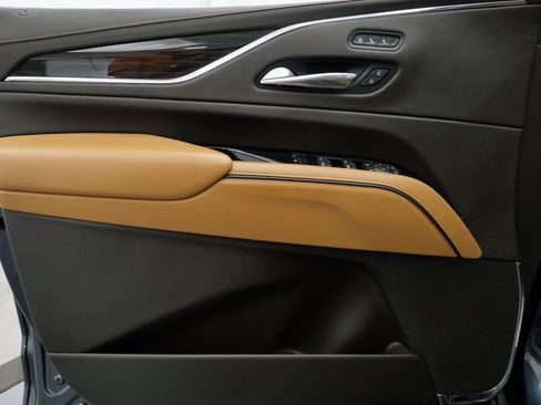Used 2021 Cadillac Escalade Premium Luxury w/ Driver Assist Tech Package AWD/4WD image 12